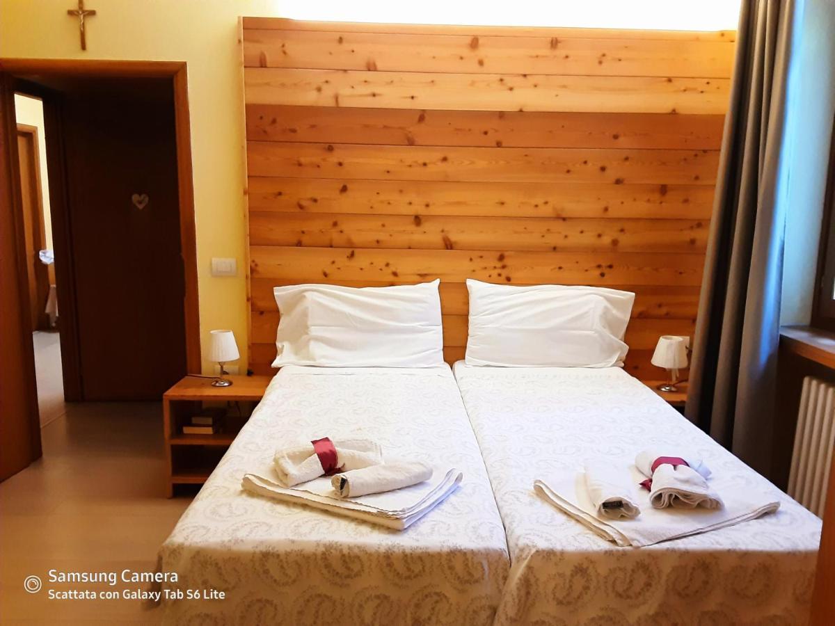 Rovere della Luna B&B Anna מראה חיצוני תמונה