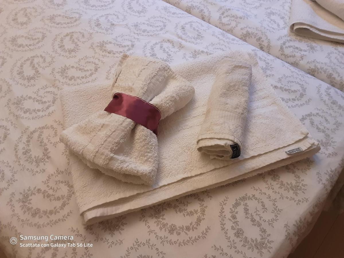 Rovere della Luna B&B Anna מראה חיצוני תמונה