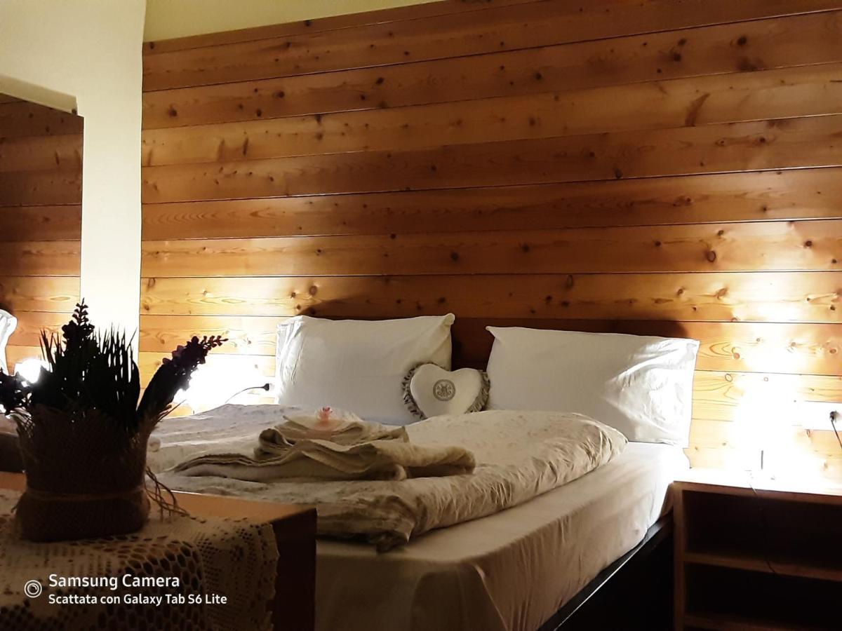Rovere della Luna B&B Anna מראה חיצוני תמונה